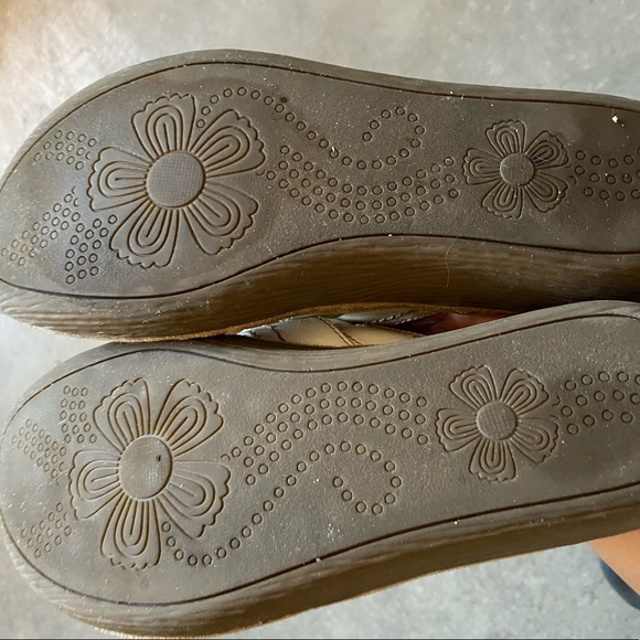 Cliffs by White Mountain Flip Flop Sandals - Picture 2 of 5